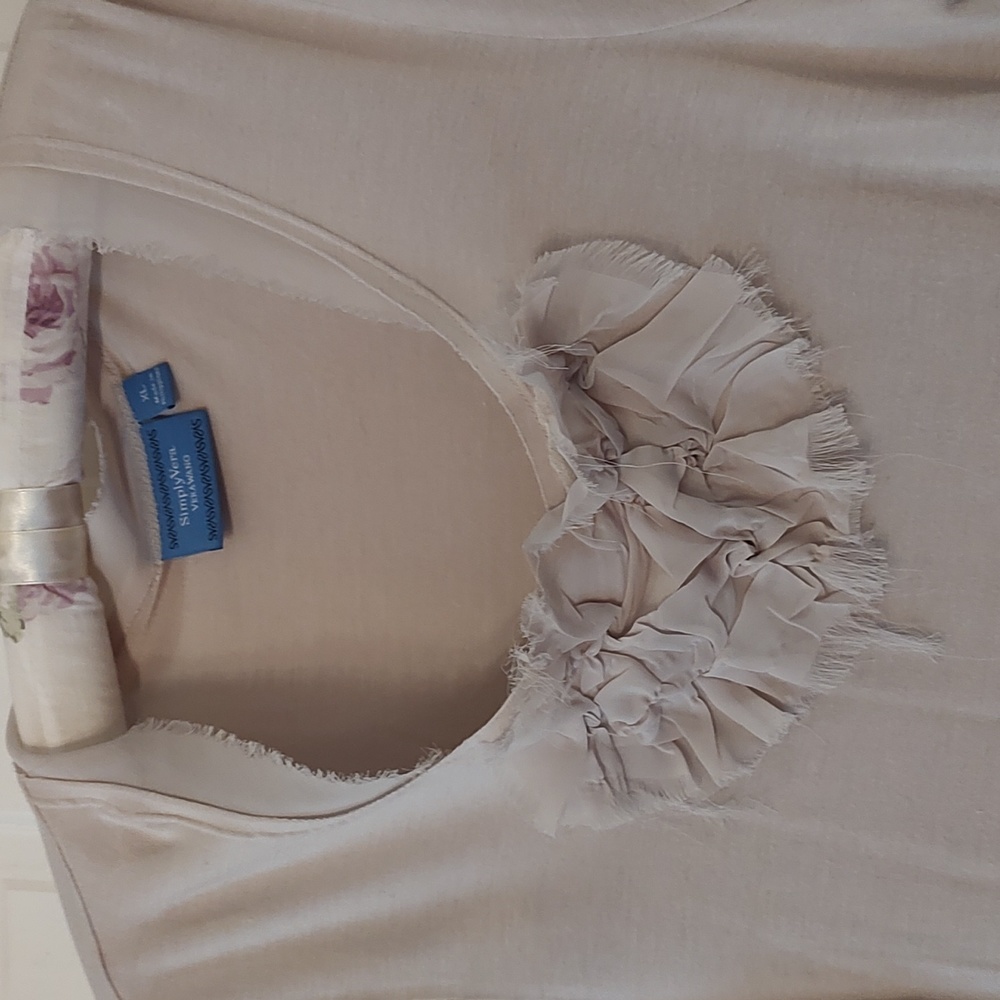 Simply Vera Womens top with feminine detail.  Like new